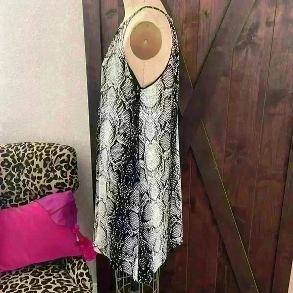 Nicole Miller Halter neckline a-line with Side Pockets, Size M, snake print - Picture 3 of 10